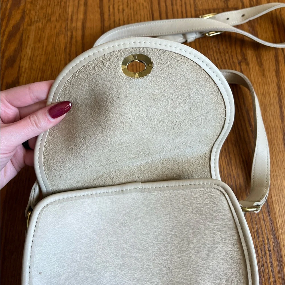 ⚪️COACH: White vintage Legacy flap purse, crossbody w/metal turn lock, preowned